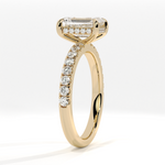 Valencia emerald-cut diamond ring – Yellow gold
