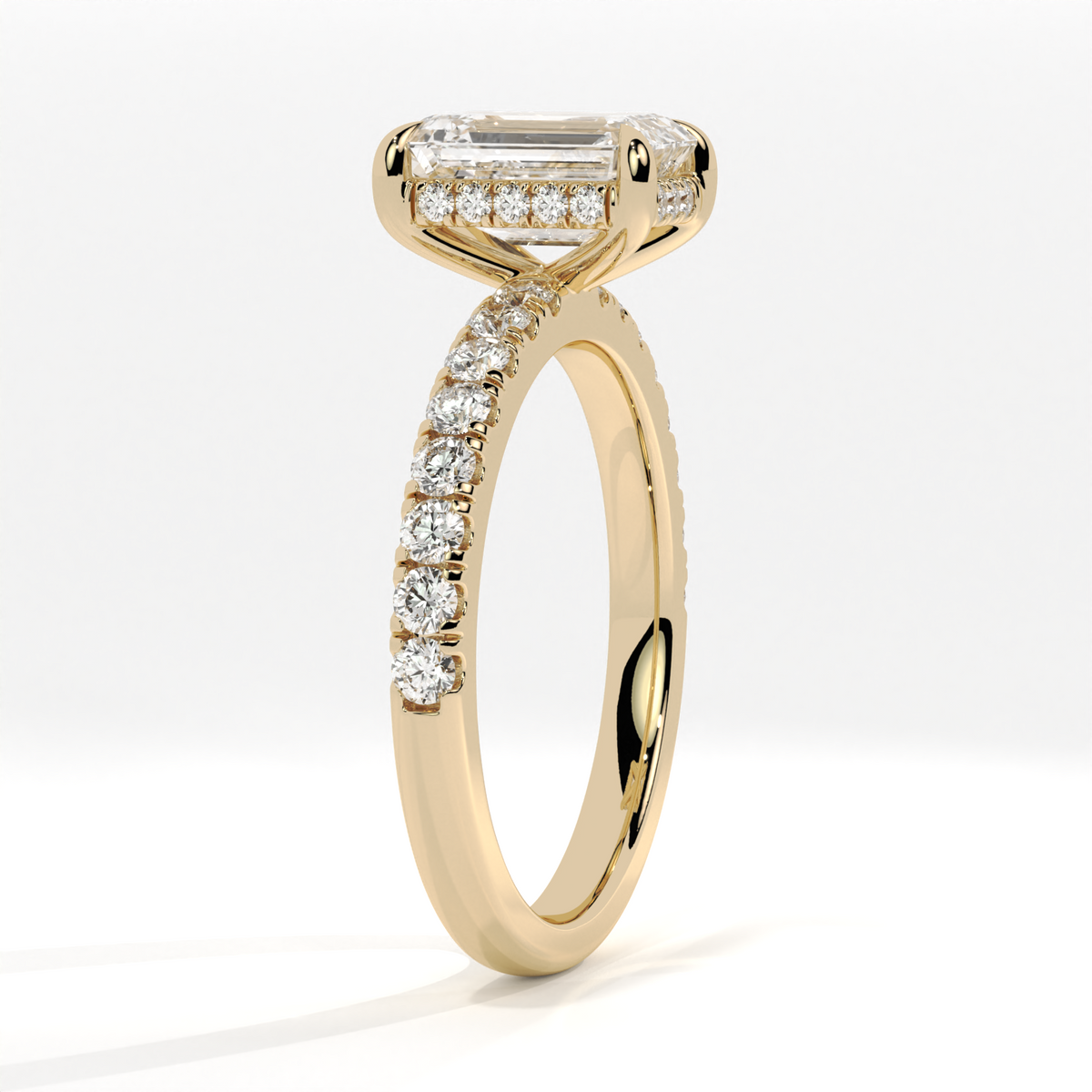 Valencia emerald-cut diamond ring – Yellow gold