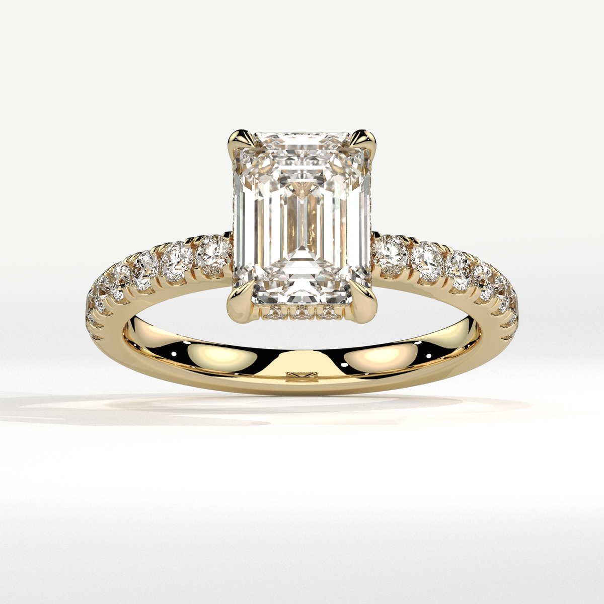 Valencia emerald-cut diamond ring – Yellow gold