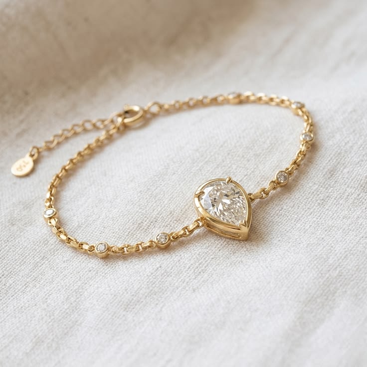 Pear-Cut Diamond Bezel Bracelet in Yellow Gold